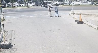 İstanbul - Kartal'da motorize polis ekibi kontrolsüz dönüş yapan araca çarptı: 2 yaralı