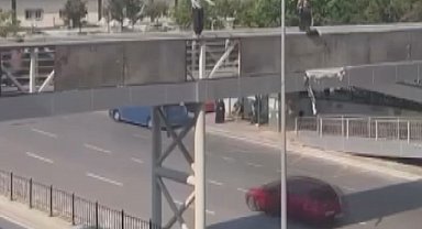 İstanbul - Kartal'da üst geçitten elektrik direğine atladı