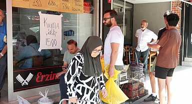 İstanbul - Kurban etlerini kıyma yapmak isteyenler kasaplarda yoğunluk oluşturdu
