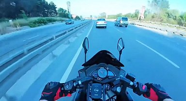 İstanbul - Maltepe'de önüne çıkan otomobile tepki gösteren motosikletli, İETT otobüsüne çarptı