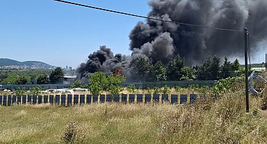 İstanbul- Maltepe'de seramik malzemelerin bulunduğu depoda yangın