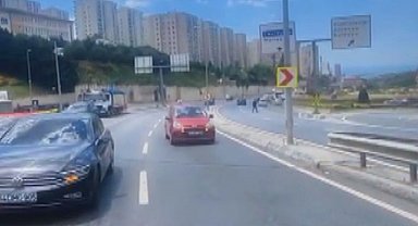 İstanbul - Maltepe'de yola düşen motosiklet sürücüsünü korumak için yolun 1 şeridini trafiğe kapattılar