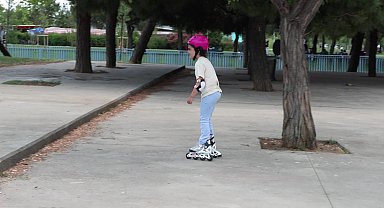 İstanbul- Pazar günü sıcak havayı fırsat bilenler Maltepe Sahili'ne akın etti