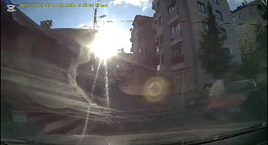 İstanbul - Pendik'te trafikte tartıştığı sürücüye eşi ve kızının yanında bıçak çekti; o anlar kamerada