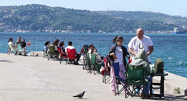İstanbul - Sarıyer'de yasak olmasına rağmen denize girdiler
