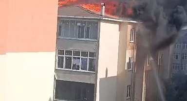 İstanbul - Silivri'de 5 katlı binanın çatısında yangın-1