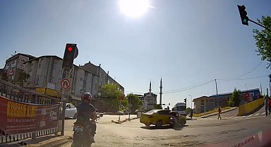 İstanbul - Şişli'de taksi ile çarpışan motosikletin sürücüsü yaralandı