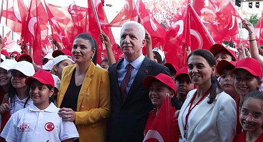 İstanbul - Vali Gül, 'Enstrümansız Okul Kalmasın Şenliği'ne katıldı