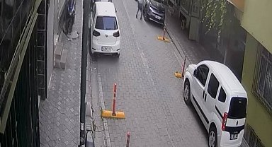 İstanbul-Zeytinburnu'nda sokak sokak dolaşıp araçların lastiklerini bıçakla patlattı