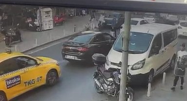 İstanbuo - Kağıthane'de fren yerine gaza bastı: 4 araca çarptı 2 kişi yaralandı; o anlar kamerada