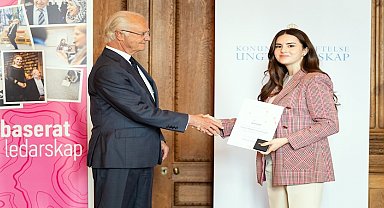 İsveç'te yaşayan iki Türk genci, İsveç Kraliyet Vakfı'nın liderlik programından mezun oldu