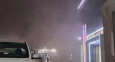 İzmir'de akaryakıt istasyonunun yanındaki pimapen deposunda yangın