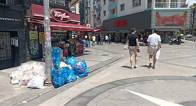 İzmir'de grevin 4'üncü gününde de çöpler toplanmadı