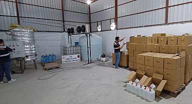 İzmir'de jandarmadan sahte içki üretim deposuna operasyon