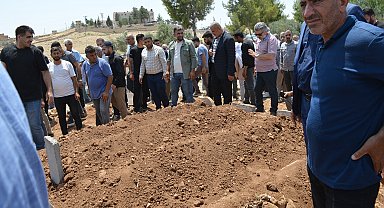 İzmir'de kazada ölen 3 kardeş, Mardin'de yan yana toprağa verildi