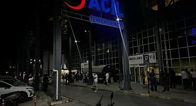 İzmir'de motosiklet ile kamyon çarpıştı; 2 yaralı