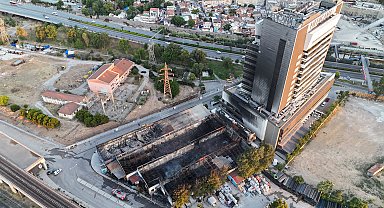 İzmir'deki plastik fabrikasının deposunda çıkan yangının hasarı gün aydınlanınca ortaya çıktı