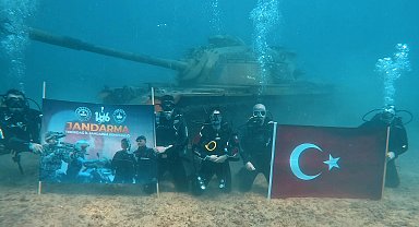Jandarma, Saros'ta batık tanka dalış yaparak kuruluş yıl dönümünü kutladı