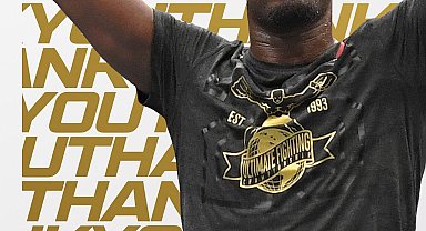 Jon Jones emekli oldu, kemerin sahibi Tom Aspinall