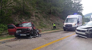 Karabük'te 2 otomobil çarpıştı; 8 yaralı