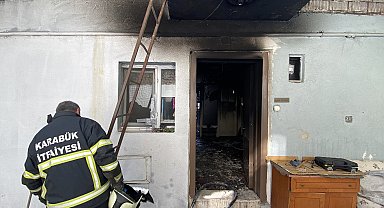 Karabük'te çıkan yangında iki katlı ev kullanılamaz hale geldi