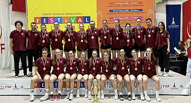 Karşıyaka'ya voleybolda çifte kupa