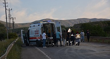 Kayseri'de yola dökülen madeni yağ nedeniyle devrilen motosikletteki 2 kişi yaralandı