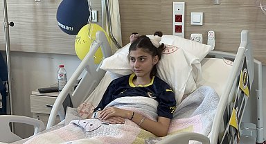 Kendisine çarpan otomobilin altından çıkarılıp 'entübe' edilen liseli Sena, sağlığına kavuşuyor