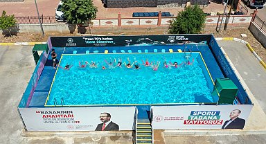 Kırsaldaki çocuklara portatif yüzme havuzu