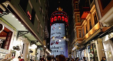 Kızılay'ın 157'nci kuruluş yıldönümünde simgesel yapılar kırmızıya büründü