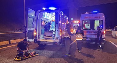 Kocaeli'de 3 otomobil çarpıştı; 12 yaralı