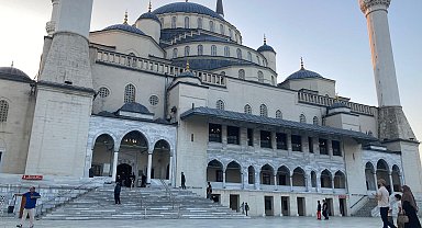 Kocatepe'de bayram namazı kılındı