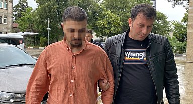 Konserde kendisini uyaran çocuğu bıçakladı