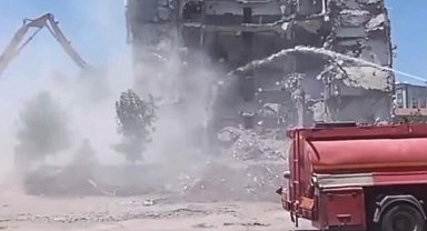 Kontrollü yıkım sırasında 8 katlı bina çöktü; o anlar kamerada