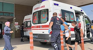 Kumbarasını açmak istediği bıçak elinden kayınca dilinden yaralandı