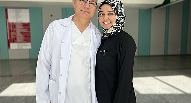 Laborant baba, hemşire kızıyla 4 yıldır aynı hastanede çalışıyor