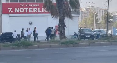 Mardin'de 2 grup arasında silah, sopa ve taşlı kavga kamerada; 4 yaralı