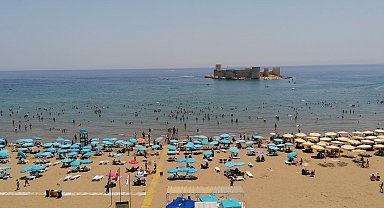 Mersin'de plajlar doldu