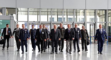 Milli Savunma Bakanı Yaşar Güler, NATO Savunma Bakanları Toplantısı için Brüksel'de Video eklendi