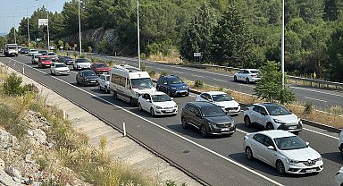 Muğla'da 10 kilometrelik araç kuyruğu oluştu
