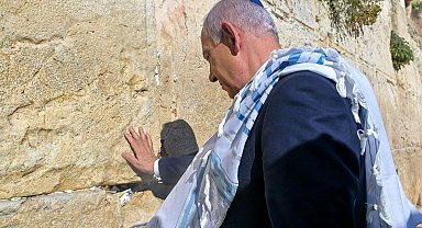 Netanyahu, Trump için Ağlama Duvarı'nda dua etti