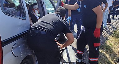 Nevşehir'de otomobil ile hafif ticari araç çarpıştı: 11 yaralı