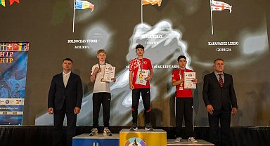 Öğretmeninin tavsiyesiyle başladığı bilek güreşinde Avrupa şampiyonu oldu