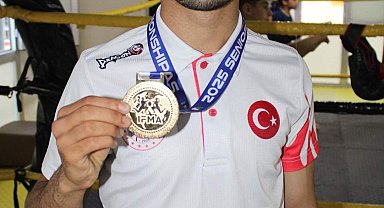 Öğretmeninin yönlendirmesiyle başladığı sporda, dünya şampiyonu oldu