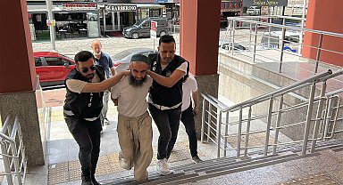 Okul bahçesine girip kılıçla çocukların topunu keserek Atatürk'e hakaret eden şüpheli tutuklandı