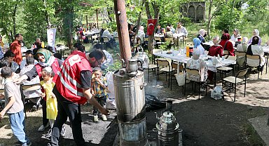 Okullar tatil oldu ama Gazzeli öğrenciler ülkelerine dönemedi