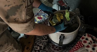 Operasyonda, elektrikli süpürgeden silah çıktı