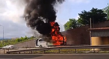 Ordu'da yolcu otobüsü alev alev yandı; olay anı kamerada