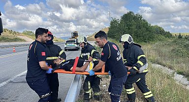 Otomobil, bariyere çarpıp şarampole devrildi; 4'ü ağır, 8 yaralı