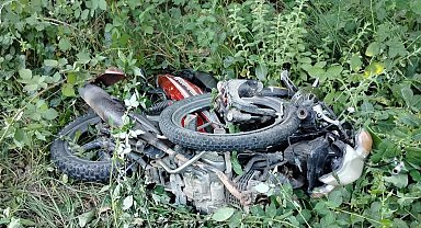 Otomobil ile çarpışan motosikletin sürücüsü öldü